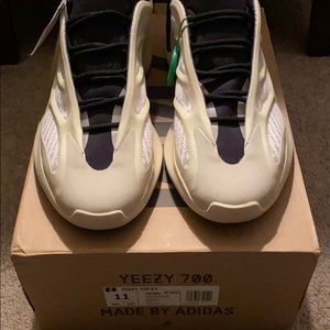 BRAND NEW YEEZY 700 Sneakers